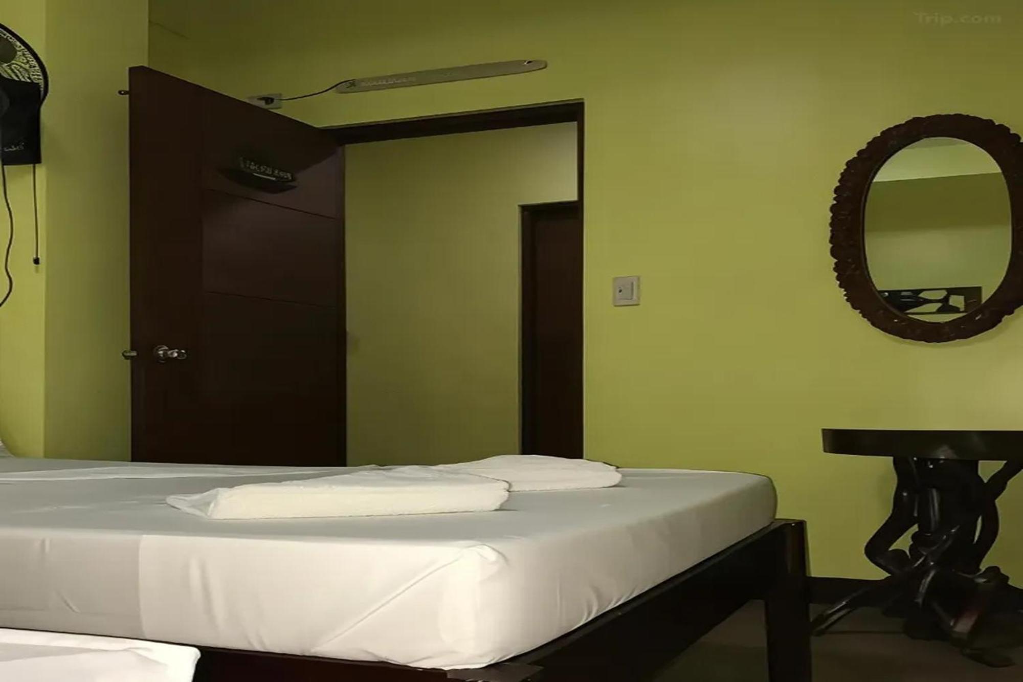 Luis Bay Travellers Lodge Coron Buitenkant foto