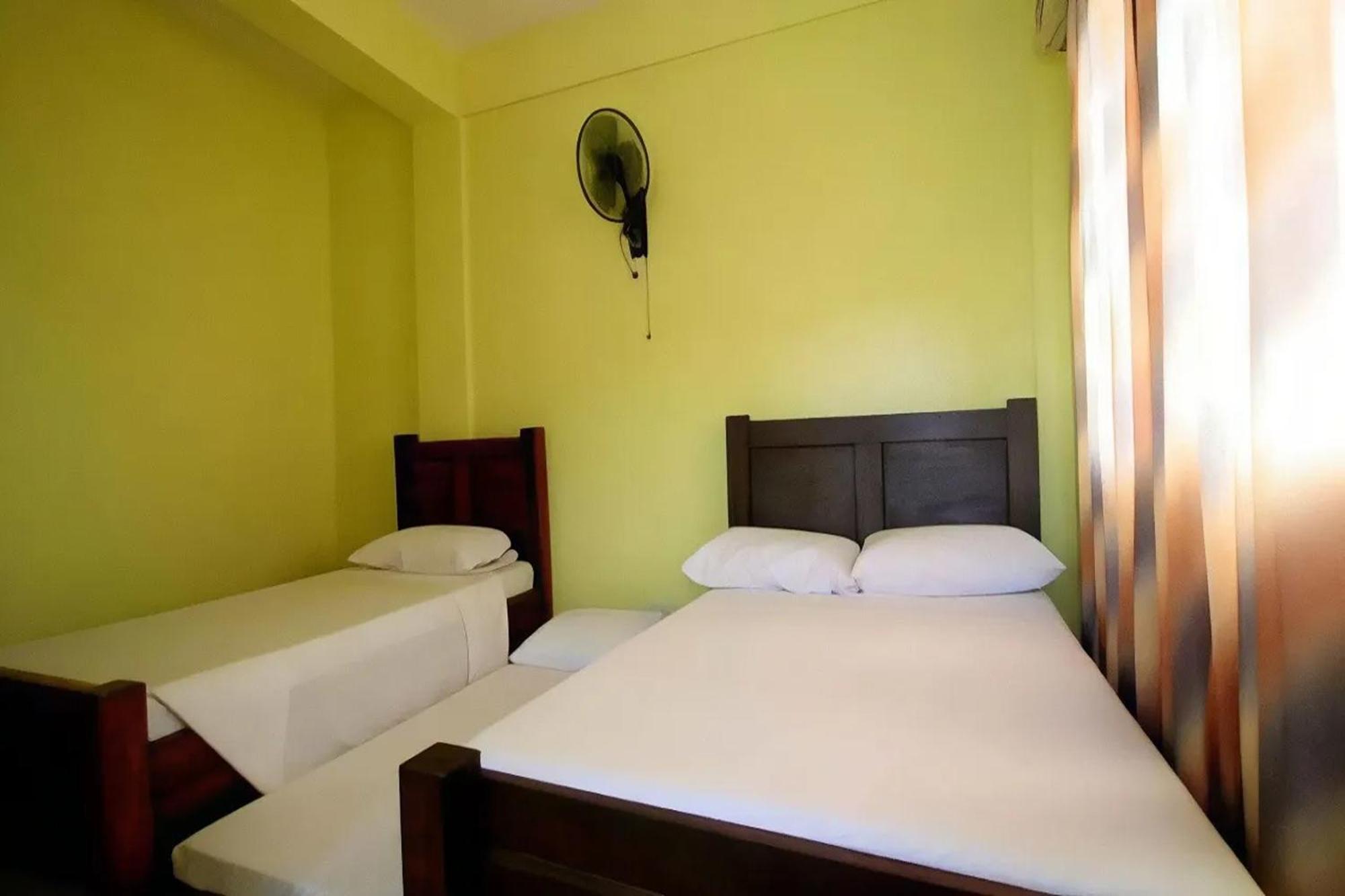 Luis Bay Travellers Lodge Coron Buitenkant foto