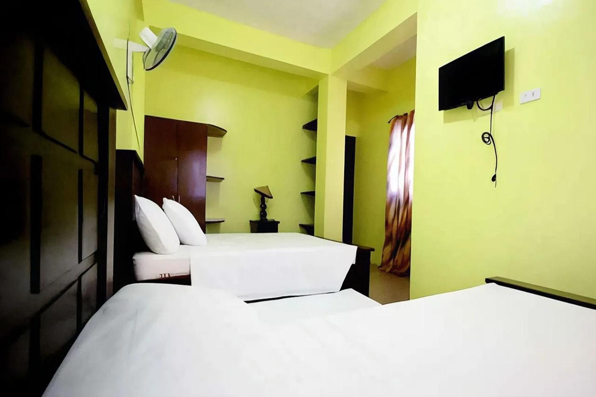 Luis Bay Travellers Lodge Coron Buitenkant foto