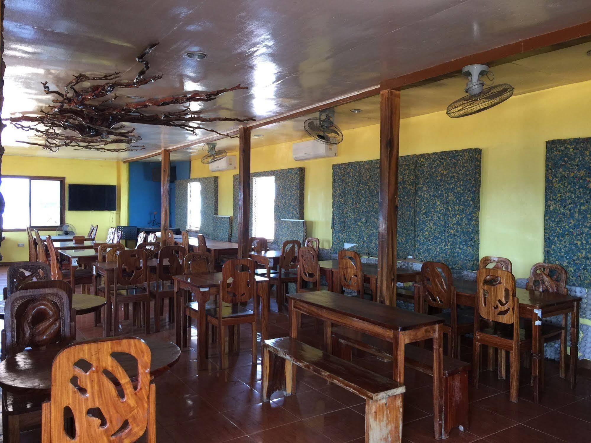 Luis Bay Travellers Lodge Coron Buitenkant foto