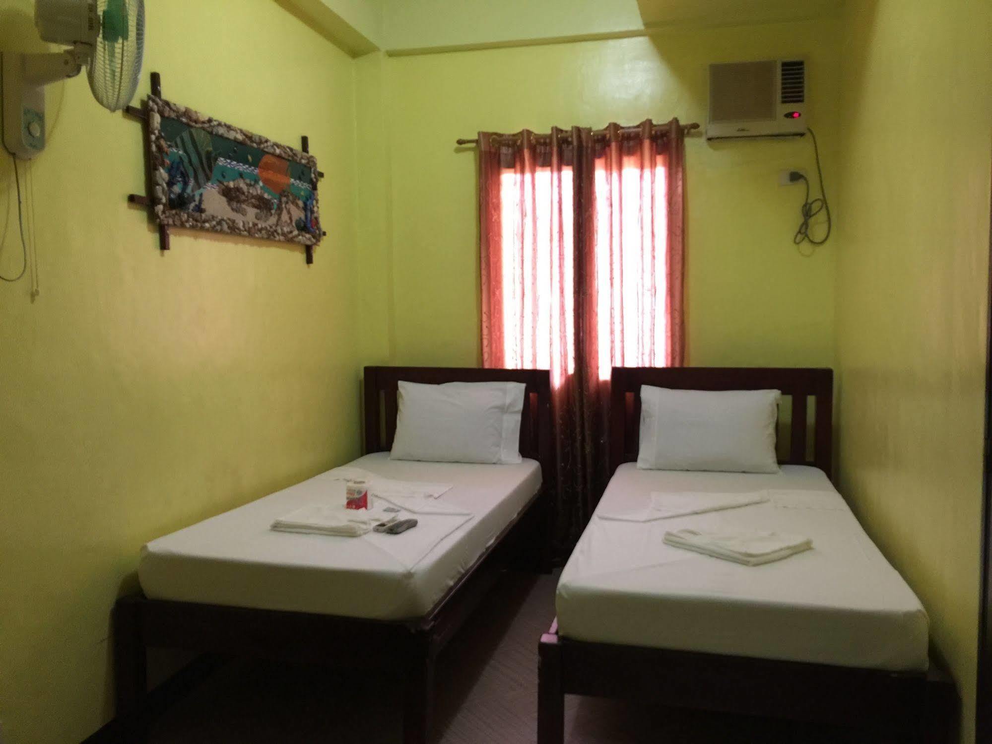 Luis Bay Travellers Lodge Coron Buitenkant foto