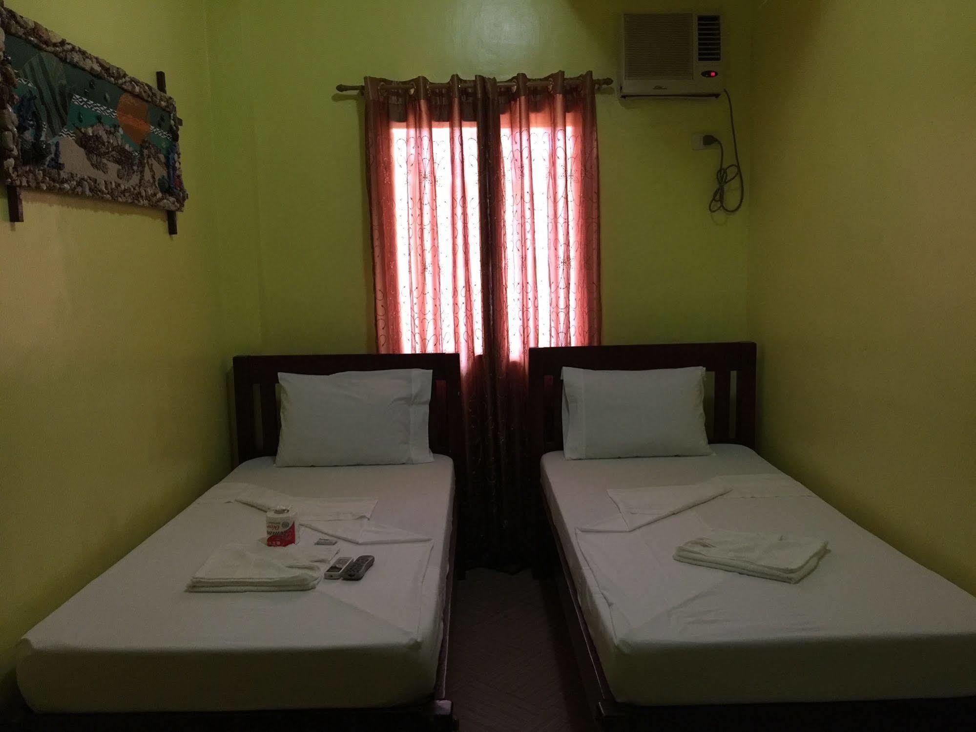 Luis Bay Travellers Lodge Coron Buitenkant foto