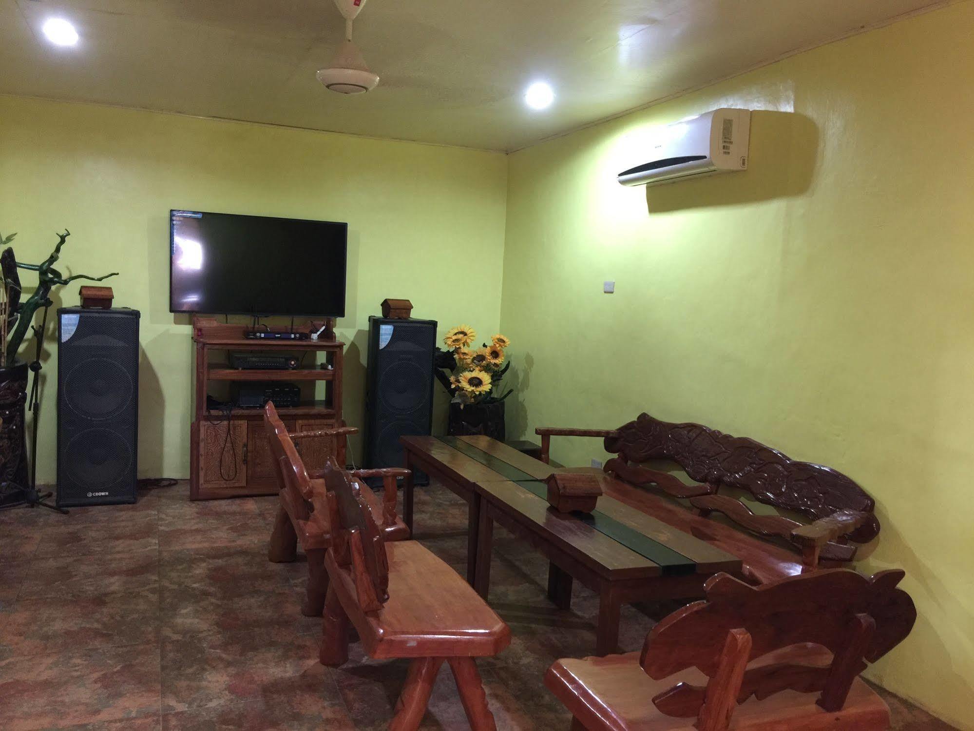Luis Bay Travellers Lodge Coron Buitenkant foto
