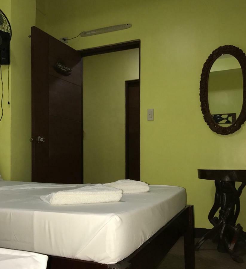 Luis Bay Travellers Lodge Coron Buitenkant foto